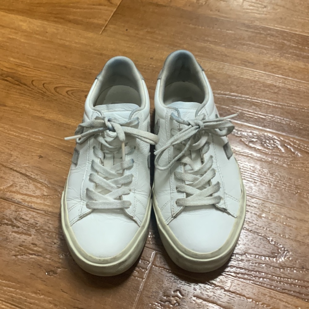 Veja Sneakers shoes - Picture 2 of 10